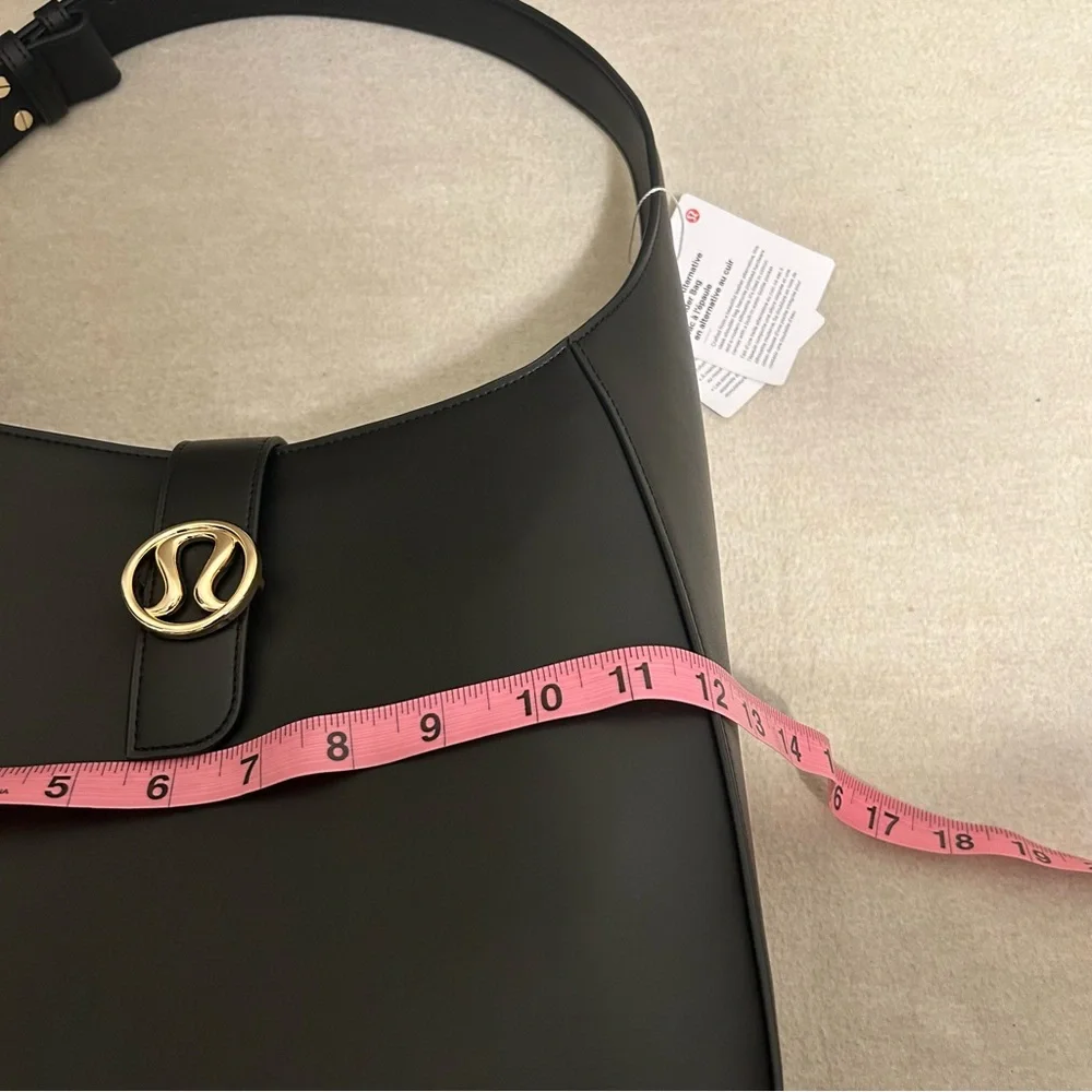 lululemon athletica sleek stylish